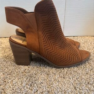 Women’s Tan Suede Peep-Toe Block Heel Booties - Unbranded